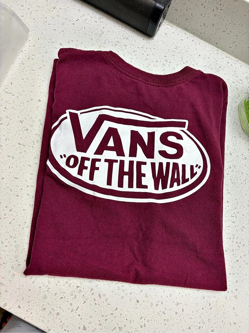Vans Logo Short Sleeve Tee in burgundy